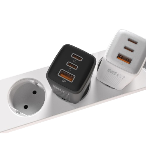 شاحن حائط POUT GaN بقوة 65 واط USB-C وUSB-A