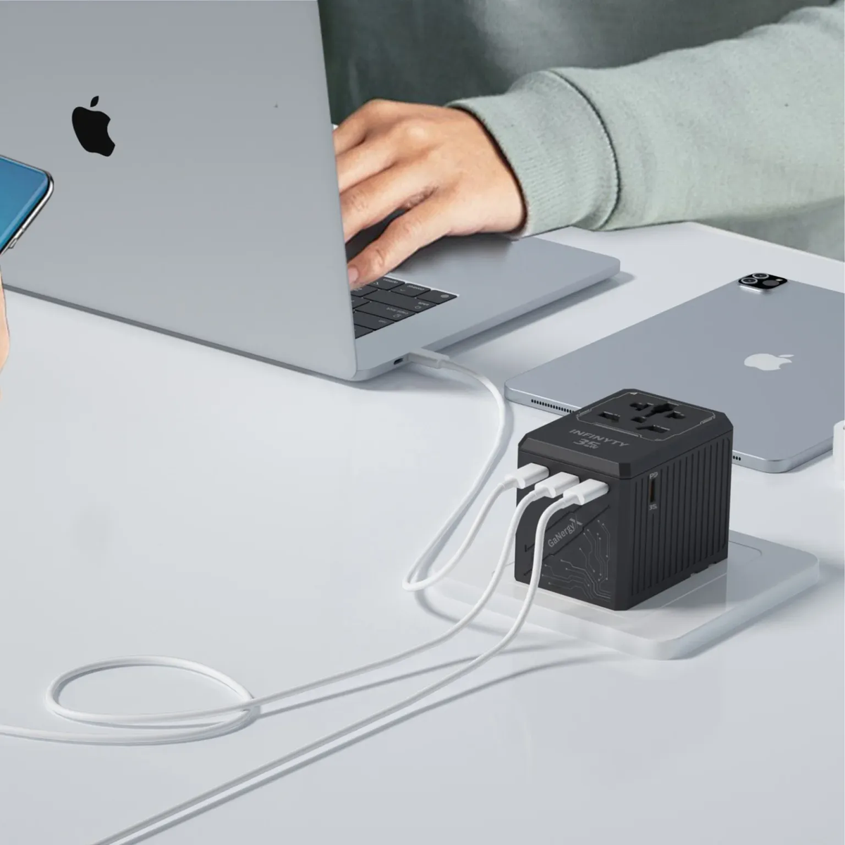 infyty ATLAS-35 Universal Travel Adapter Power Delivery 35W