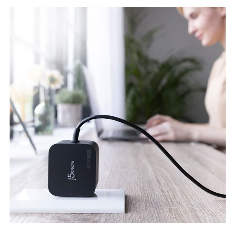 j5create 67W GaN PD USB-C® Mini Charger with 4.5 mm DC Converter JVA11